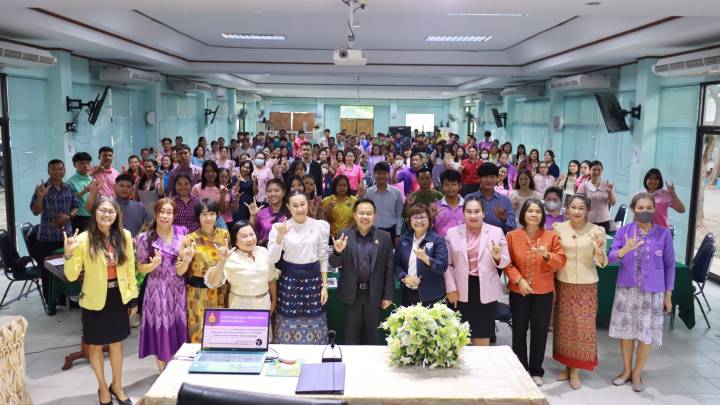 การอบรมเชิงปฏิบัติการพัฒนาครูผู้สอนประวัติศาสตร์ชาติไทยและการน้อมนำพระบรมราโชบายด้านการศึกษาของในหลวงรัชกาลที่ 10 สู่การปฏิบัติ
